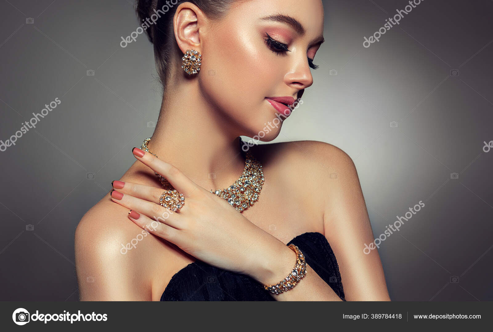 Beautiful Girl Set Jewelry Woman Necklace Ring Earrings Bracelet Beauty  Stock Photo by ©Sofia_Zhuravets 389784418